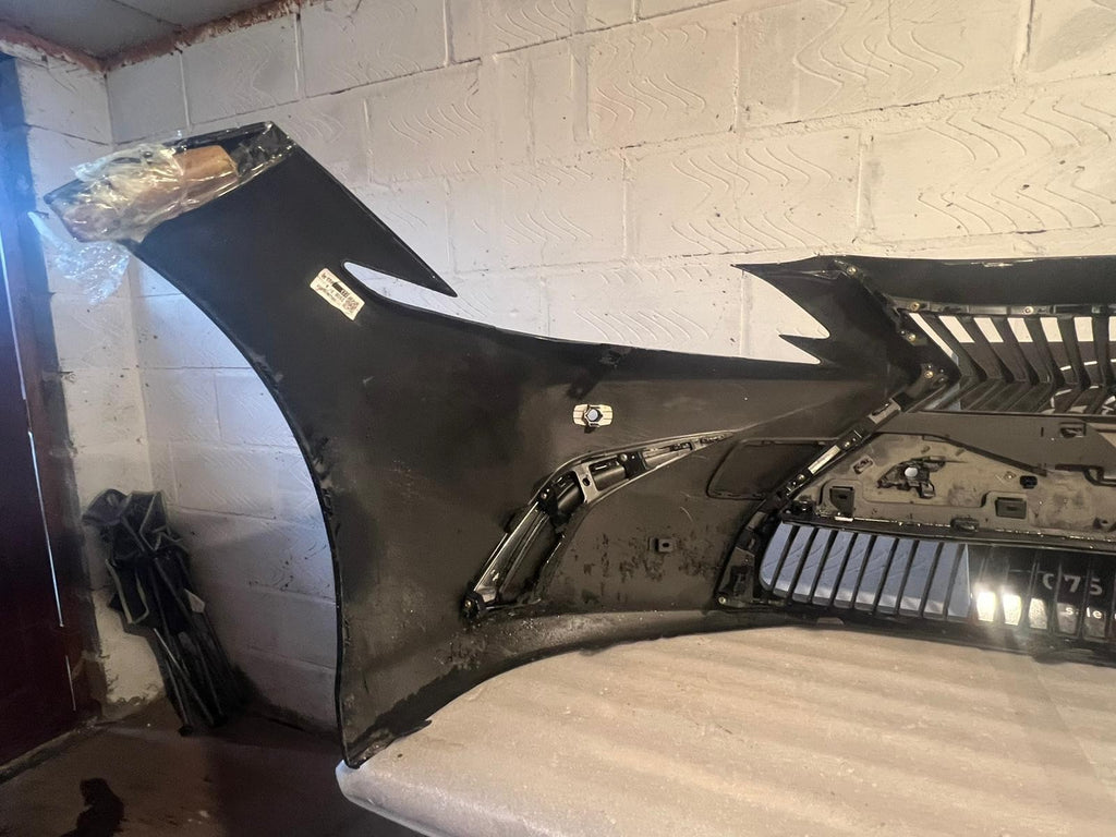 Lexus ES300H 2018-2020 GENUINE FRONT BUMPER With Small Crack