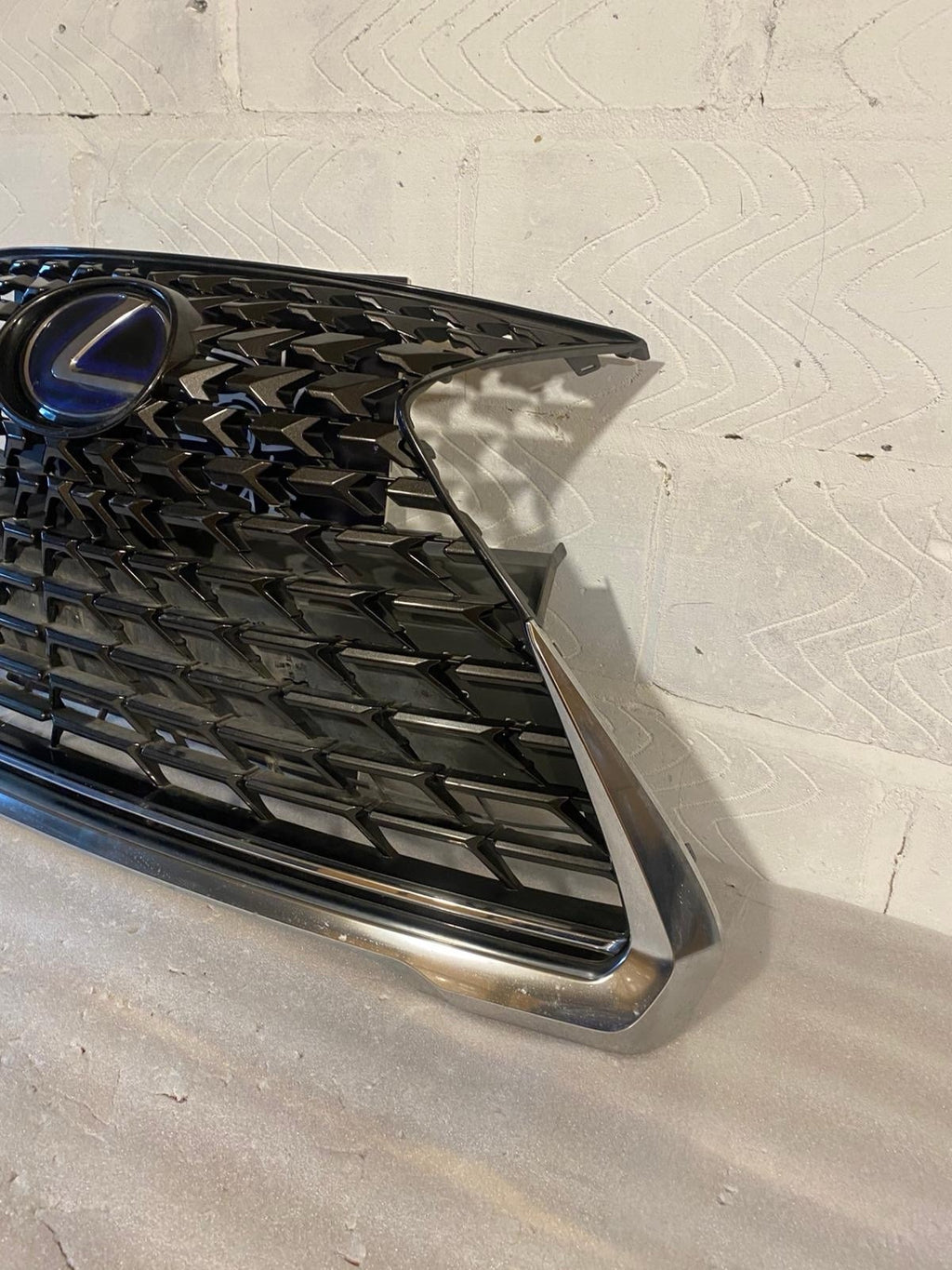 Lexus UX250h 2019-2024 Front Main Radiator Grill Original
