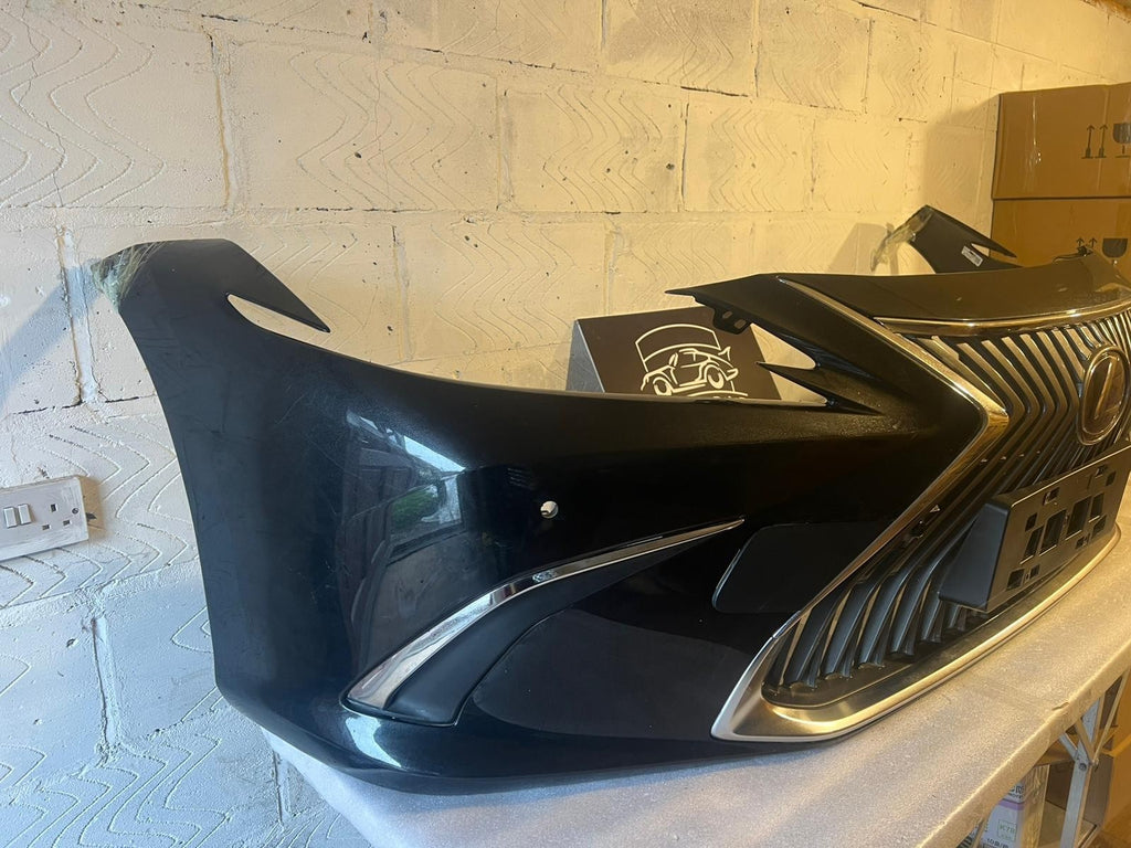 Lexus ES300H 2018-2020 GENUINE FRONT BUMPER With Small Crack