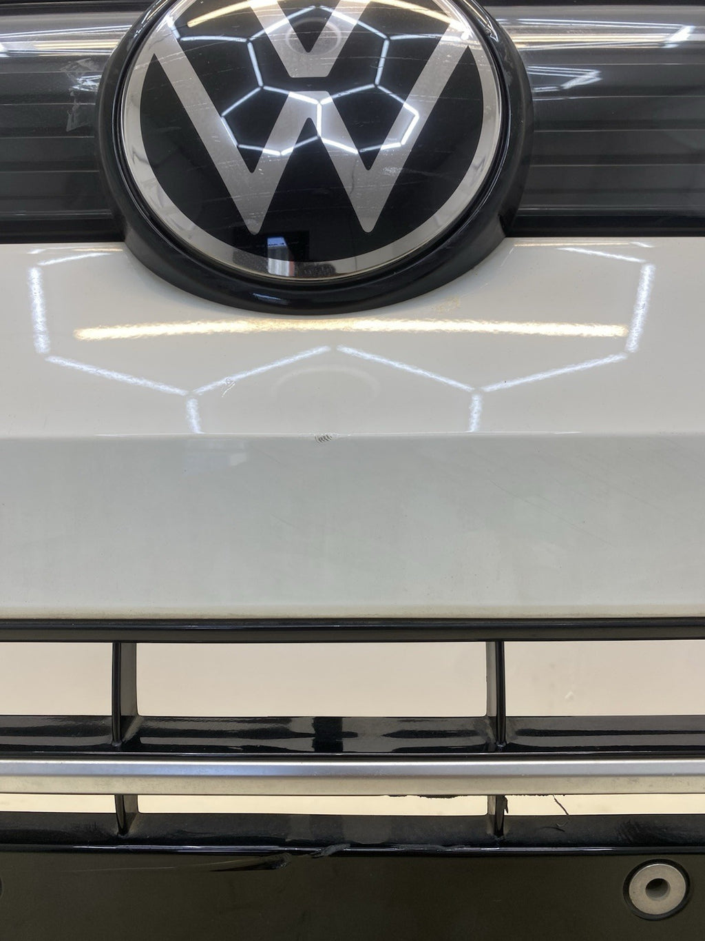 VOLKSWAGEN TIGUAN MK3 24-26 Complete Front Bumper In White With Sensors And Wire