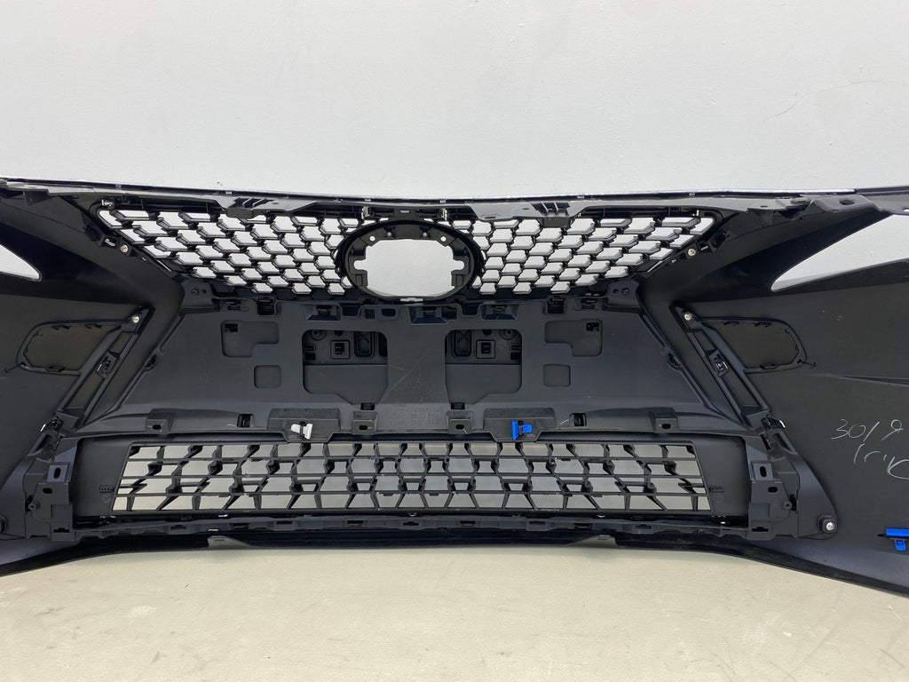 LEXUS CT200H COMPLETE FRONT BUMPER WITH GRILL& FOGLIGTHS 2018-2023
