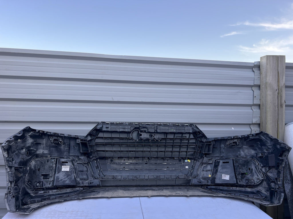 AUDI Q7 2016-2019 FRONT BUMPER IN BLACK WITH GRILLES AND BADGE