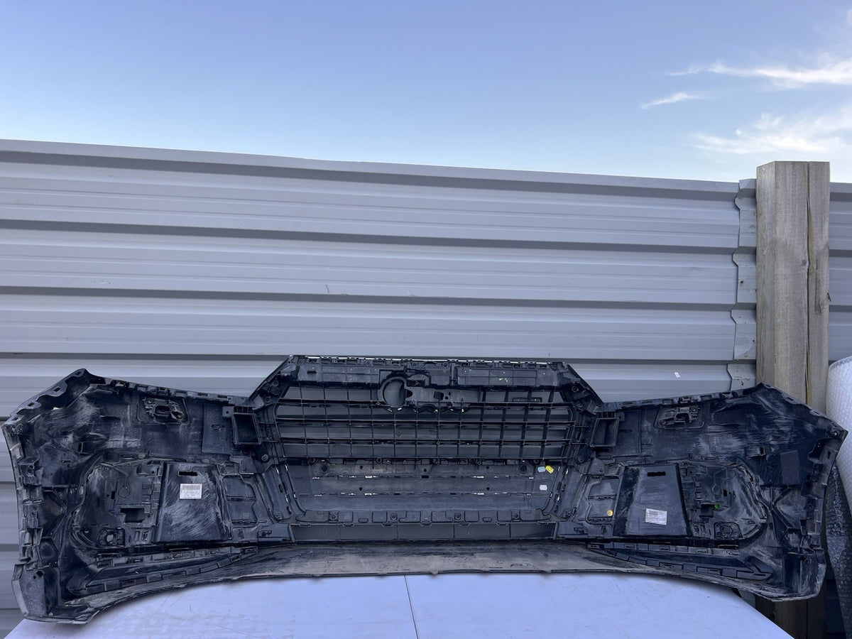 AUDI Q7 2016-2019 FRONT BUMPER IN BLACK WITH GRILLES AND BADGE