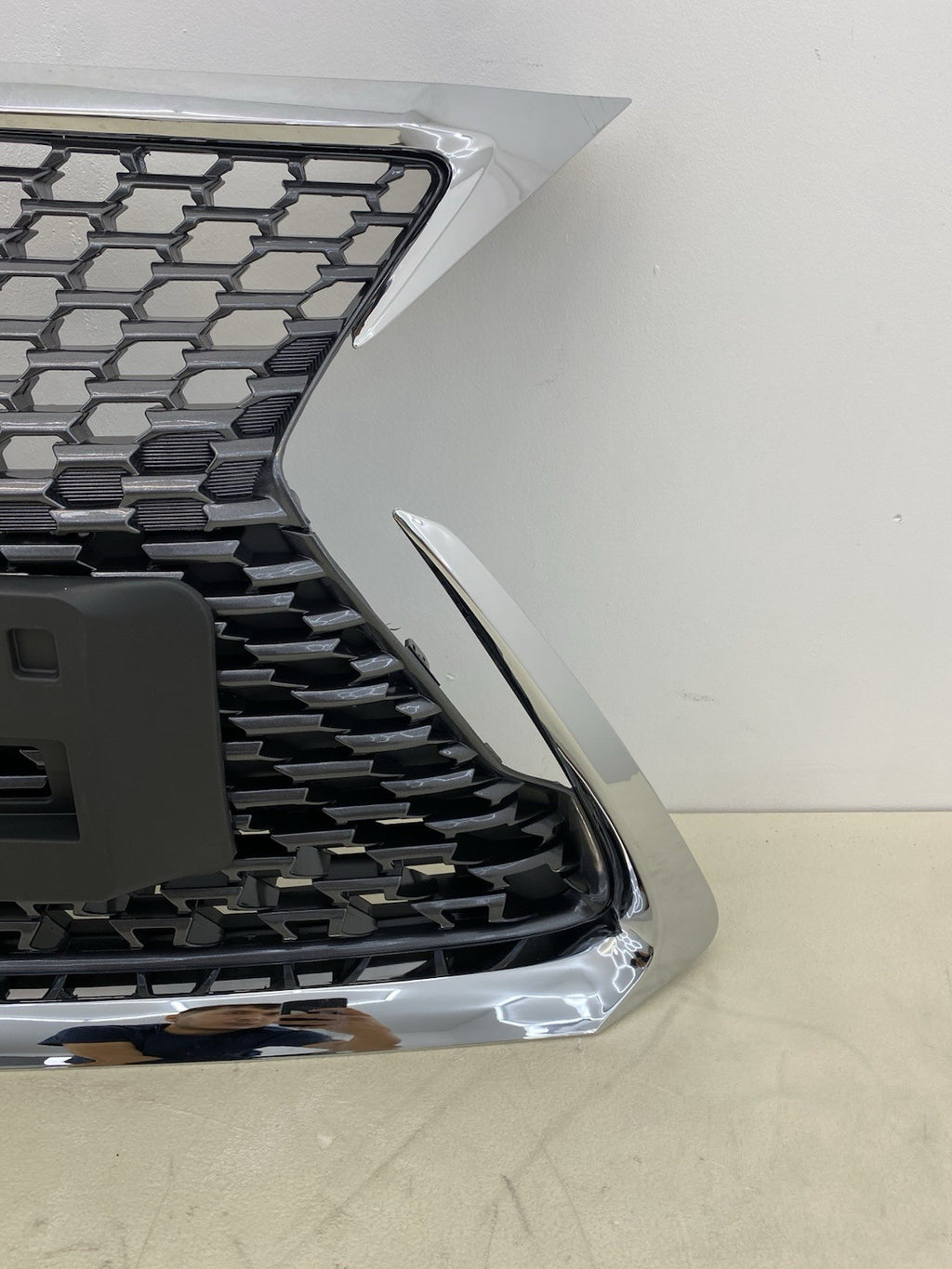 LEXUS  CT200H F SPORT FRONT BUMPER RADIATOR GRILL 2014-2022