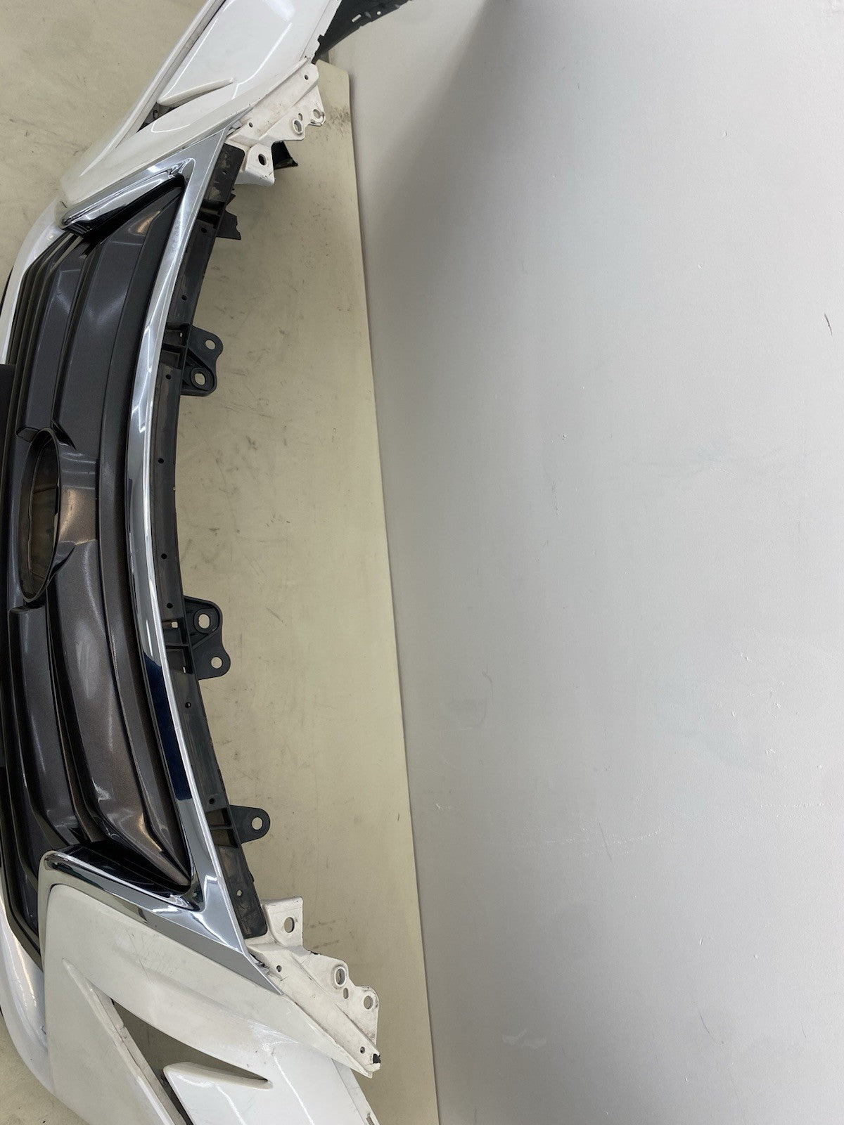 LEXUS NX 300H COMPLETE FRONT BUMPER WITH GRILL GENUINE 2014-2018