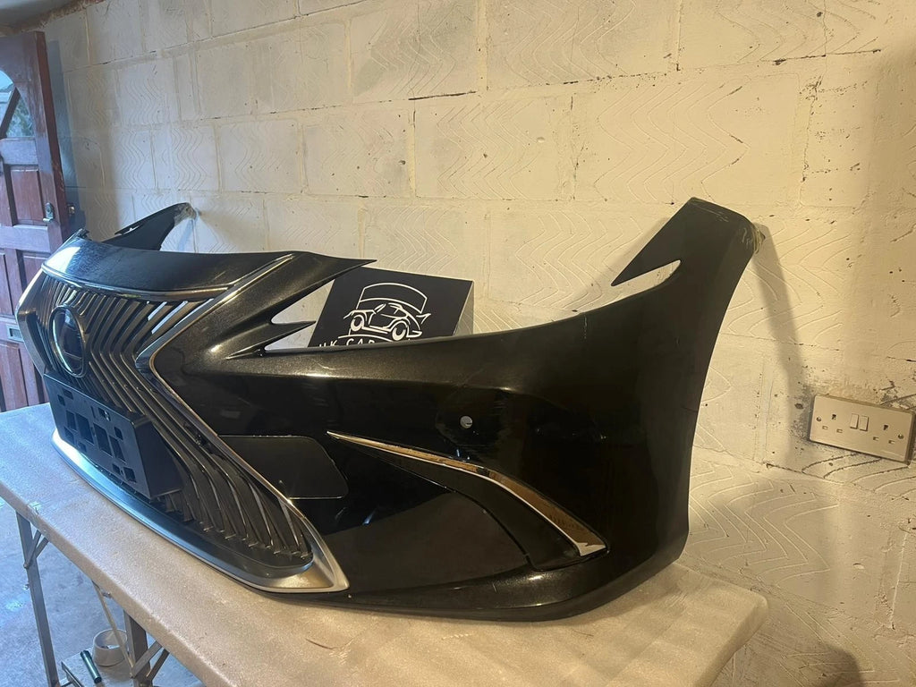 Lexus ES300H 2018-2020 GENUINE FRONT BUMPER With Small Crack