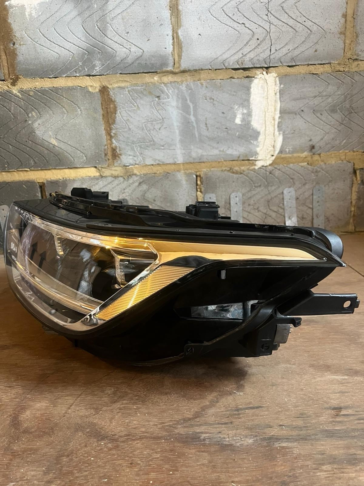 GENUINE VW TIGUAN 2020-2024 FRONT LEFT PASSENGER SIDE HEADLIGHT