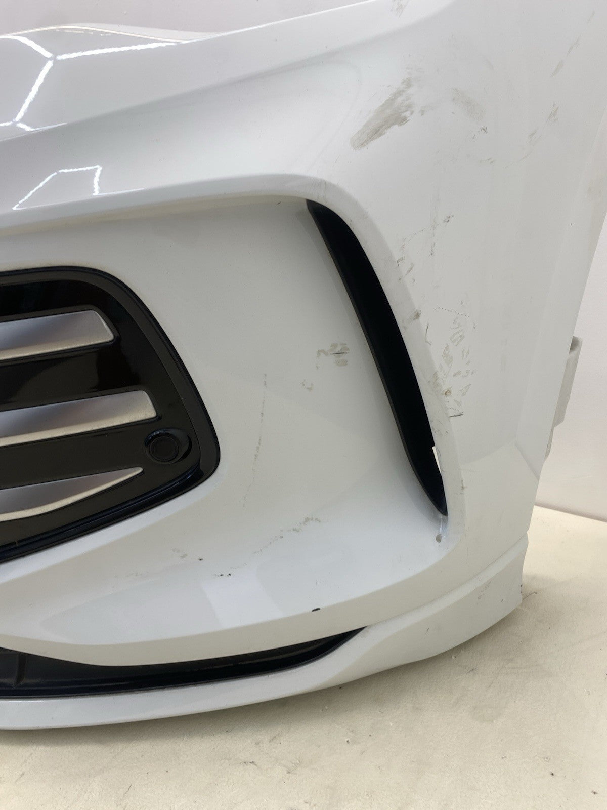 VOLKSWAGEN TIGUAN MK3 24-26 Complete Front Bumper In White With Sensors And Wire