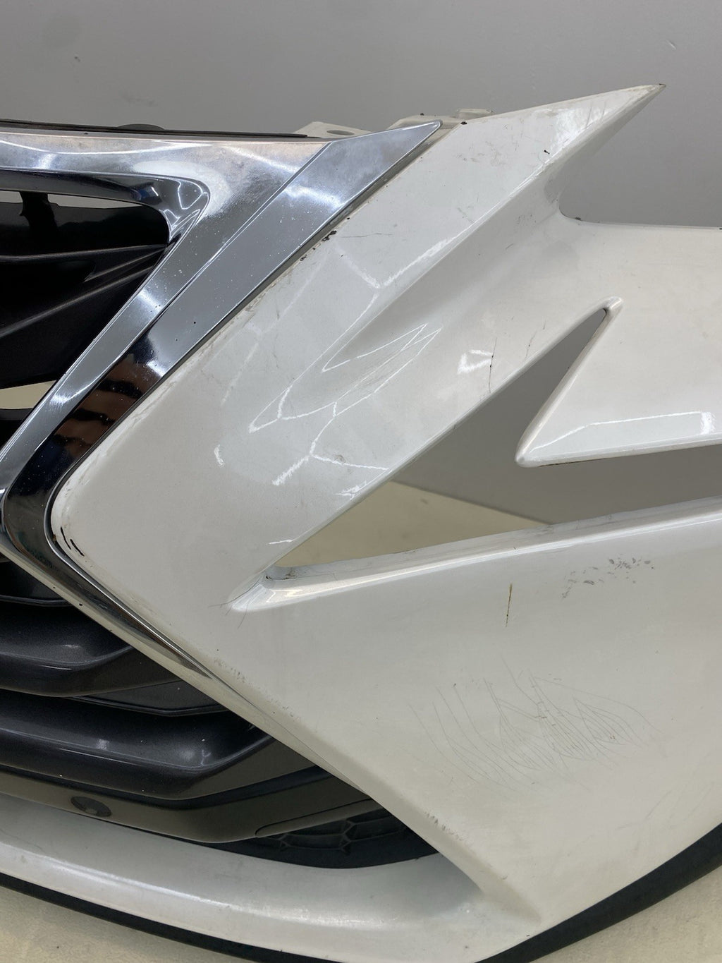 LEXUS NX 300H COMPLETE FRONT BUMPER WITH GRILL GENUINE 2014-2018