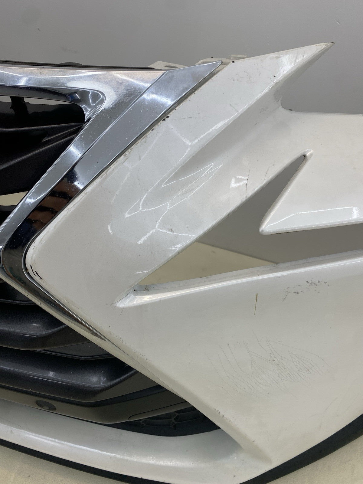 LEXUS NX 300H COMPLETE FRONT BUMPER WITH GRILL GENUINE 2014-2018
