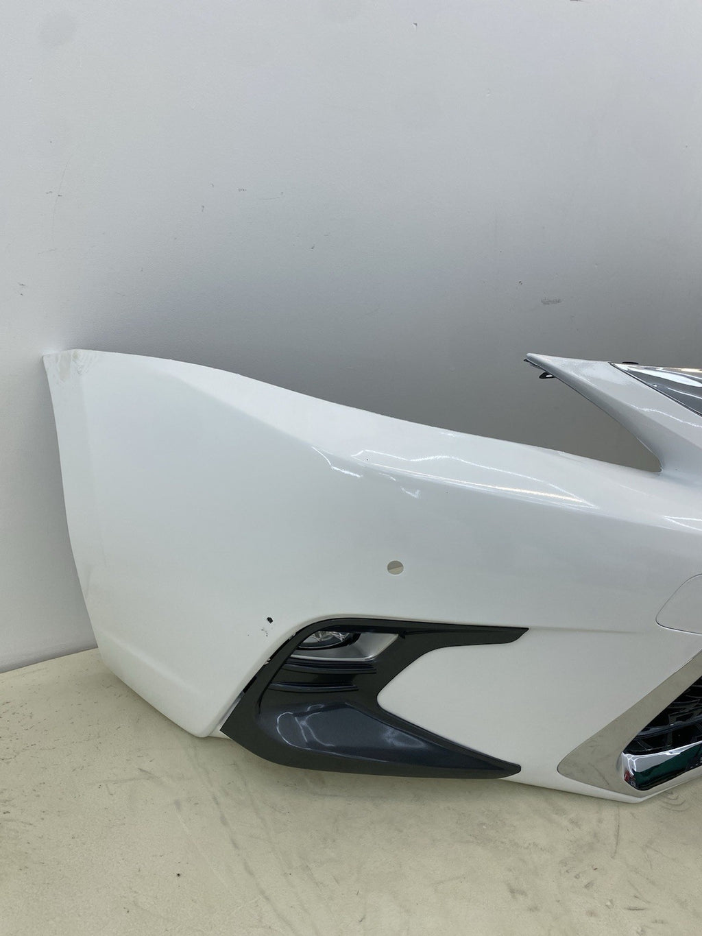 LEXUS CT200H COMPLETE FRONT BUMPER WITH GRILL& FOGLIGTHS 2018-2023