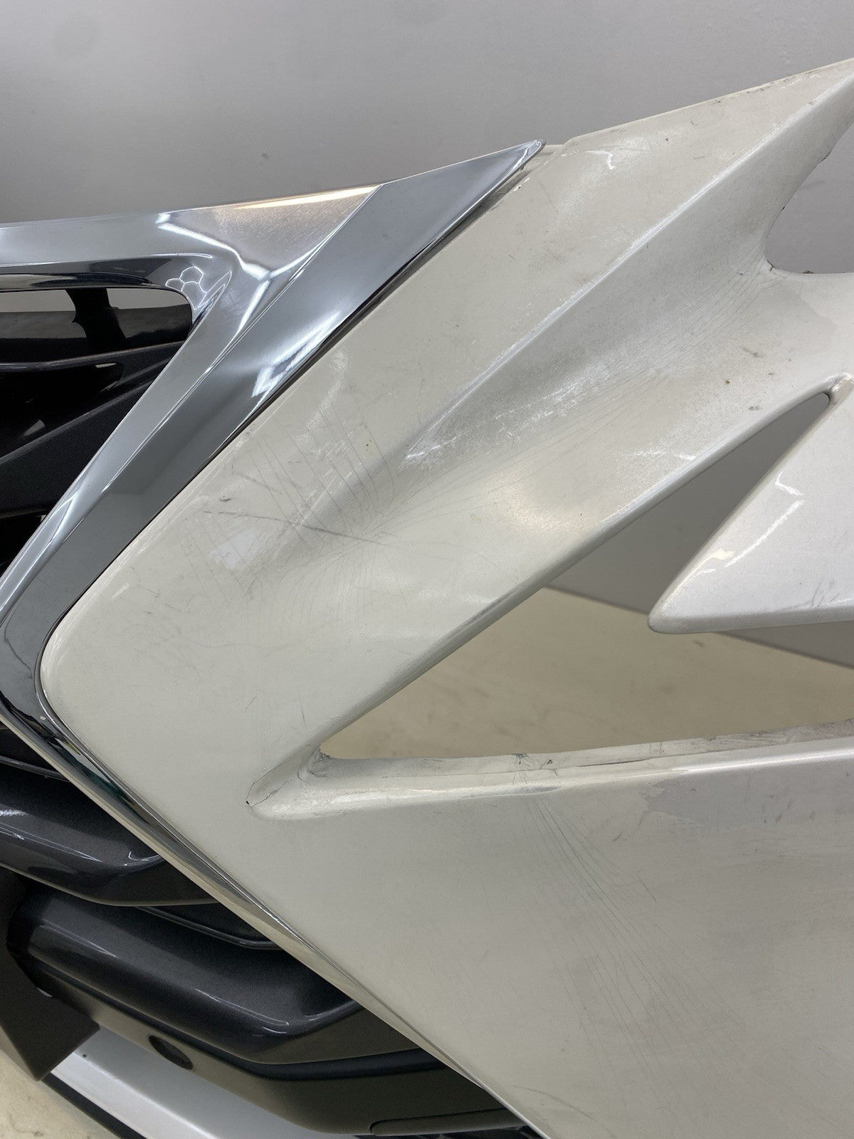 LEXUS NX 300H COMPLETE FRONT BUMPER WITH GRILL GENUINE 2014-2018