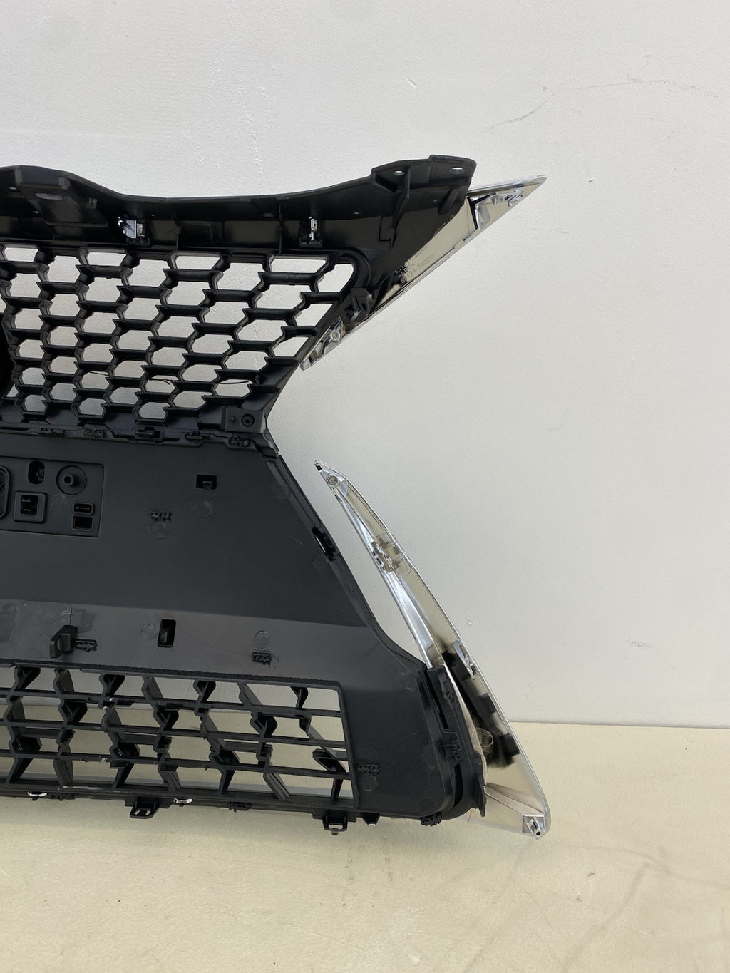 LEXUS  CT200H F SPORT FRONT BUMPER RADIATOR GRILL 2014-2022