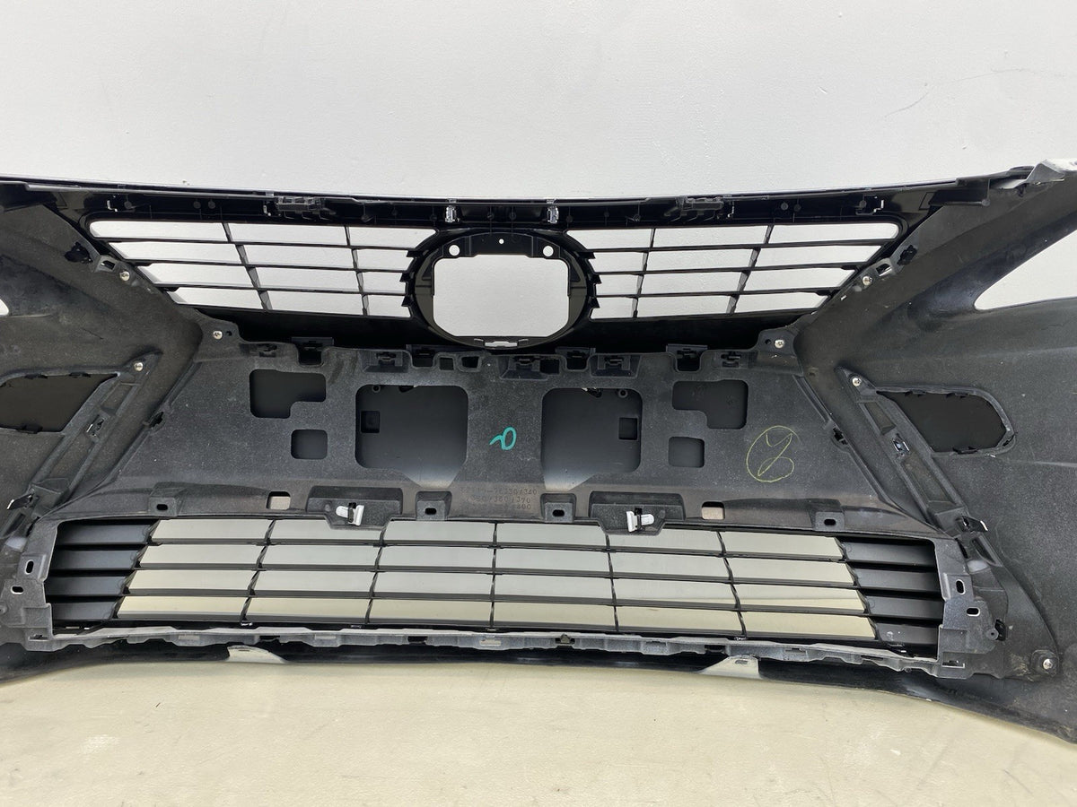 LEXUS CT200H COMPLETE FRONT BUMPER WITH GRILL & fog lights 2013-2017