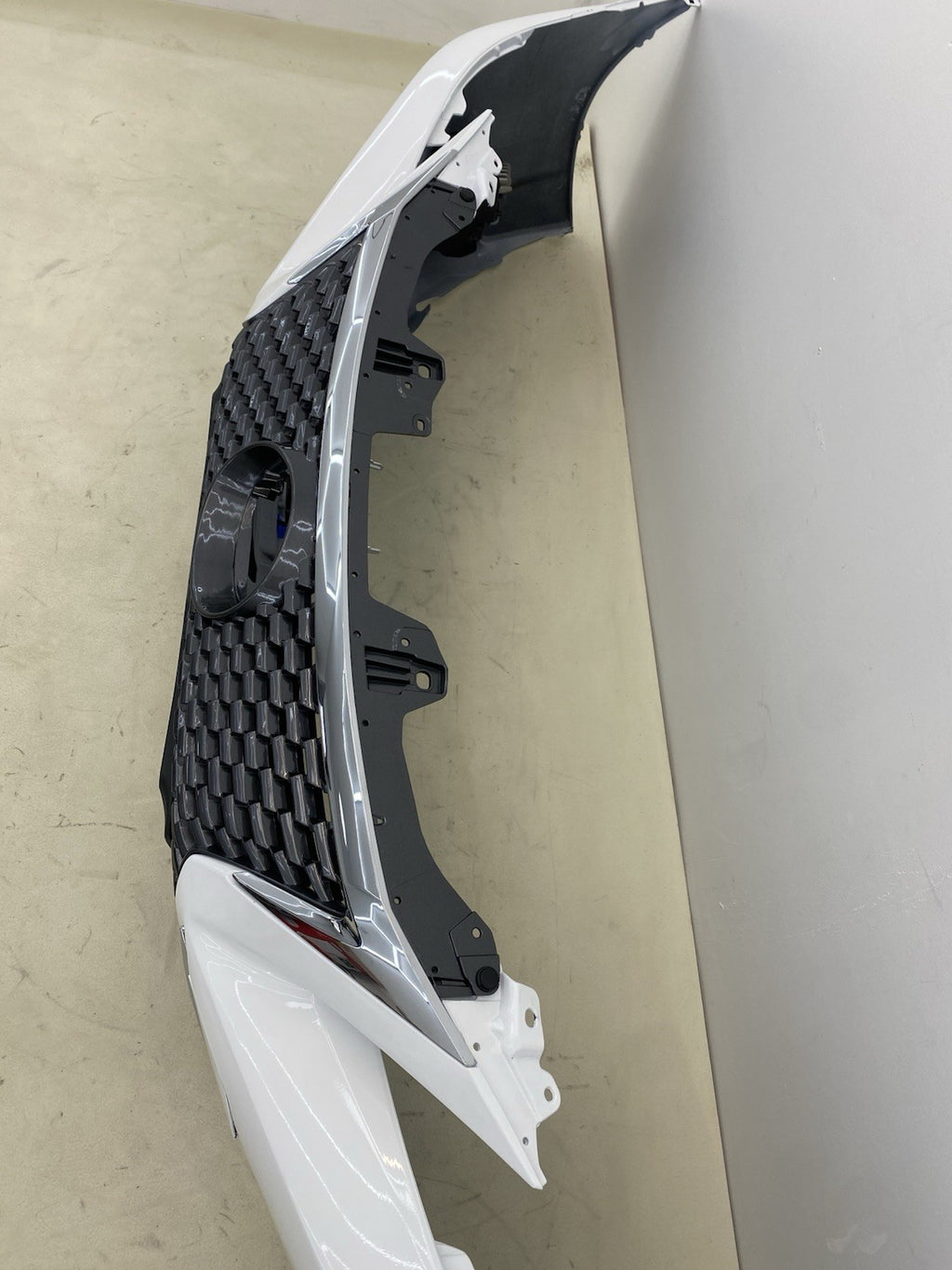 LEXUS CT200H COMPLETE FRONT BUMPER WITH GRILL& FOGLIGTHS 2018-2023