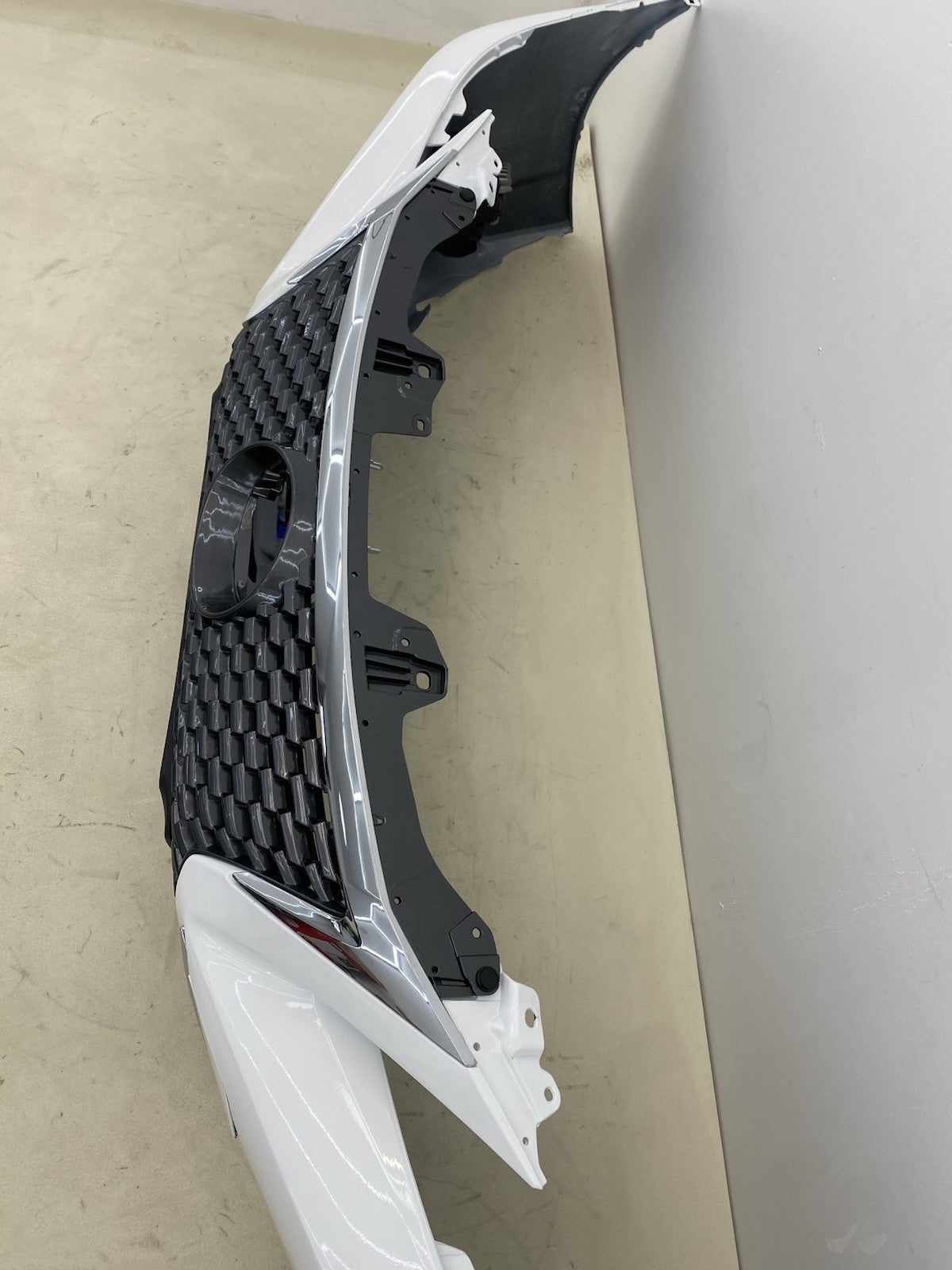 LEXUS CT200H COMPLETE FRONT BUMPER WITH GRILL& FOGLIGTHS 2018-2023