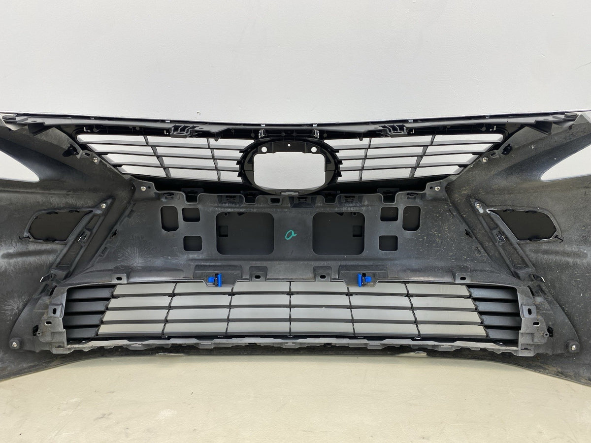 LEXUS CT200H COMPLETE FRONT BUMPER WITH GRILL & fog lights 2013-2017