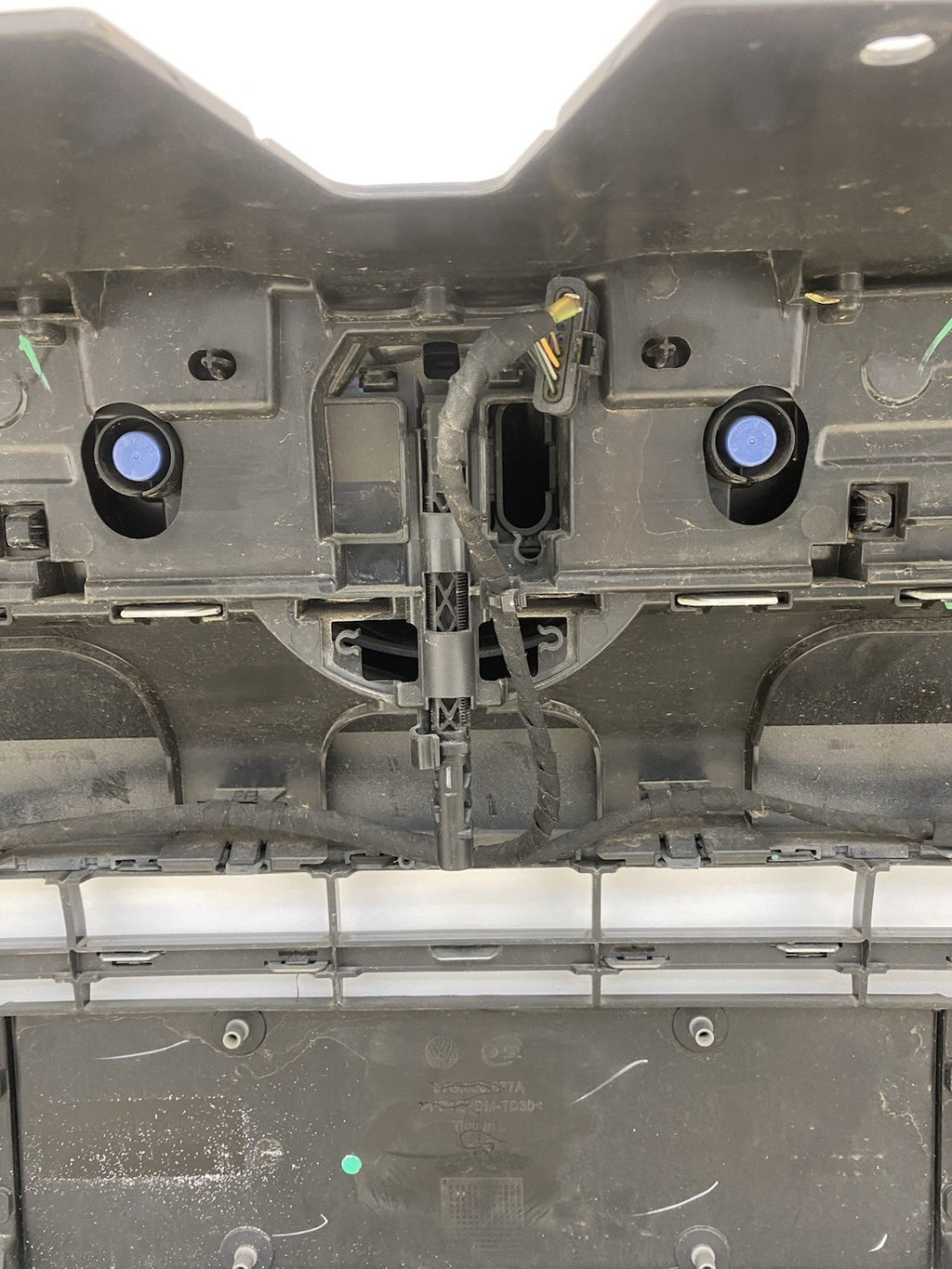 VOLKSWAGEN TIGUAN MK3 24-26 Complete Front Bumper In White With Sensors And Wire