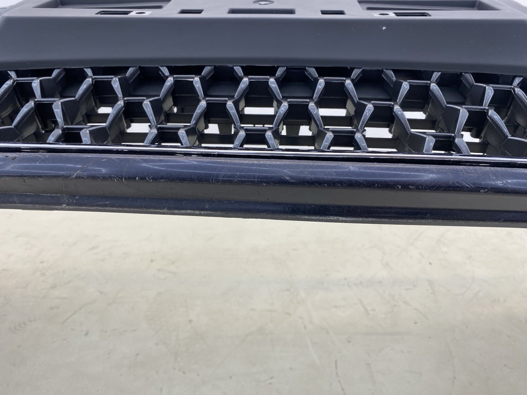 LEXUS CT200H COMPLETE FRONT BUMPER WITH GRILL& FOGLIGTHS 2018-2023