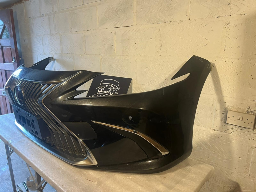 Lexus ES300H 2018-2020 GENUINE FRONT BUMPER With Small Crack