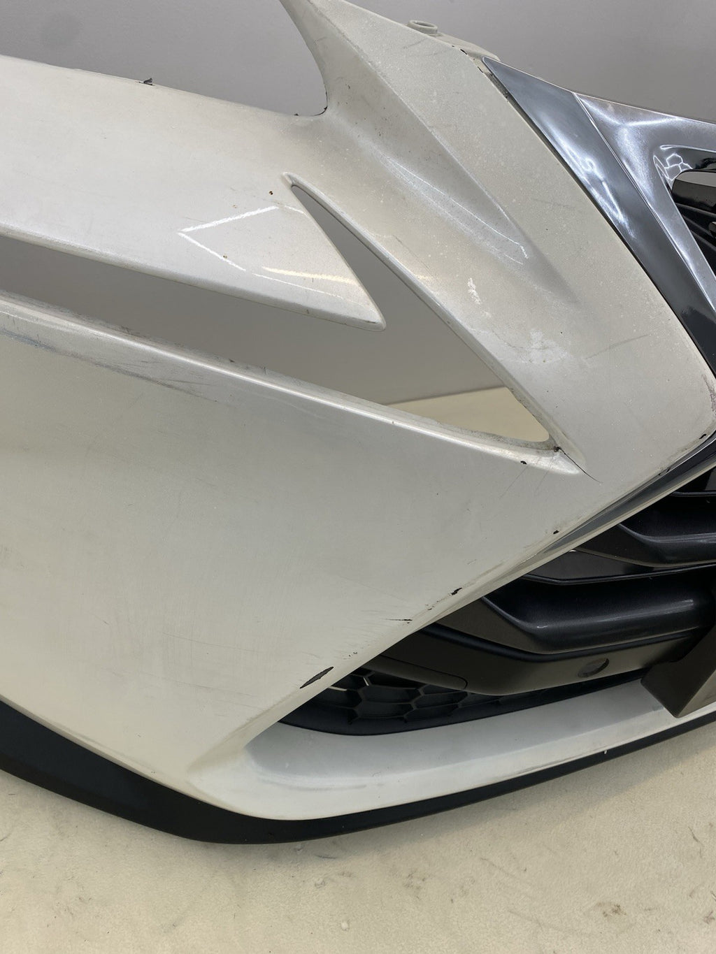 LEXUS NX 300H COMPLETE FRONT BUMPER WITH GRILL GENUINE 2014-2018