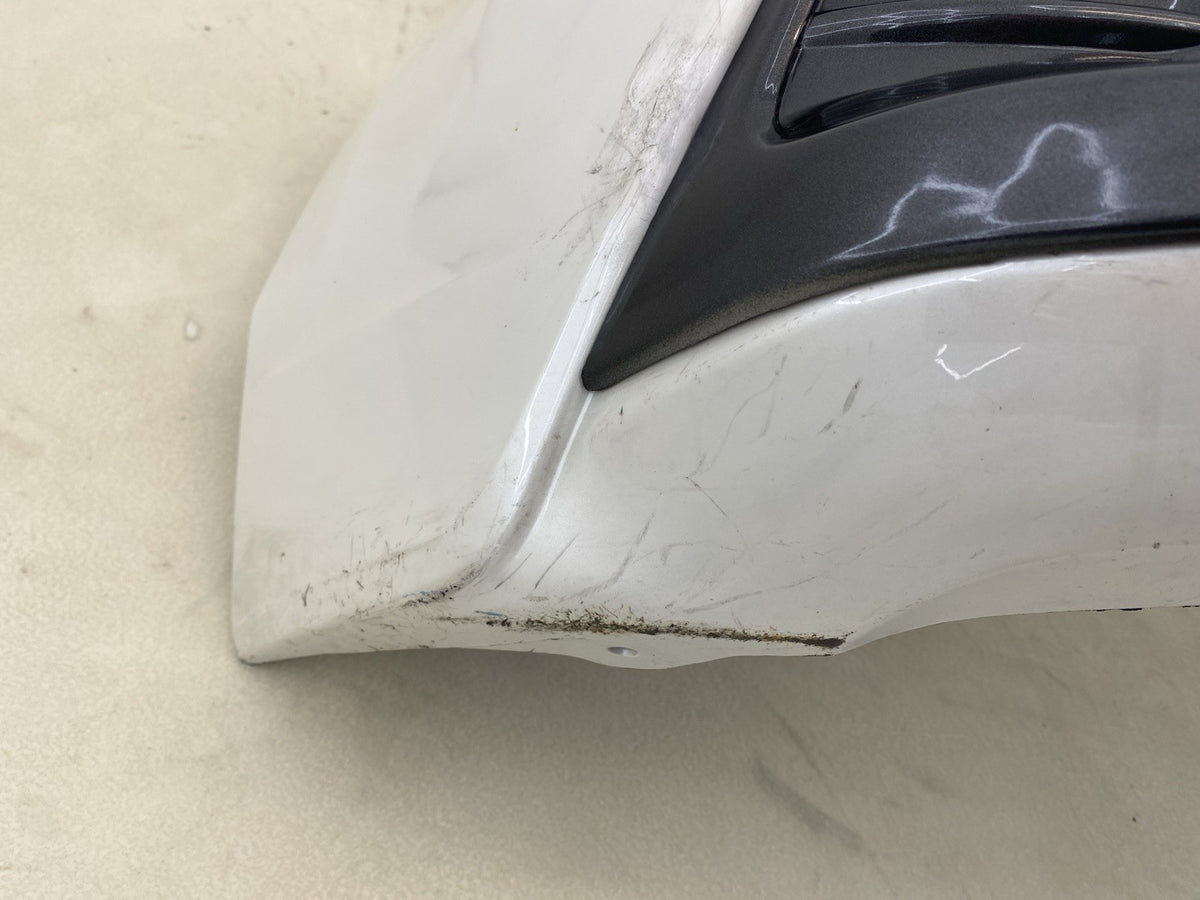 LEXUS CT200H COMPLETE FRONT BUMPER WITH GRILL& FOGLIGTHS 2018-2023