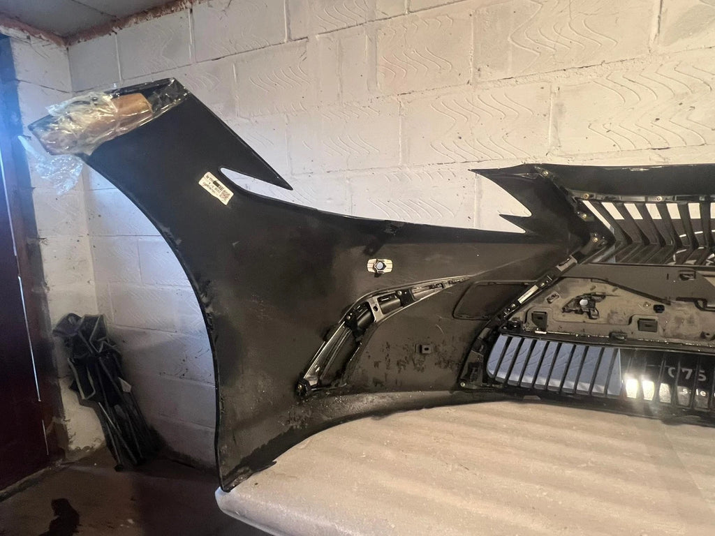 Lexus ES300H 2018-2020 GENUINE FRONT BUMPER With Small Crack