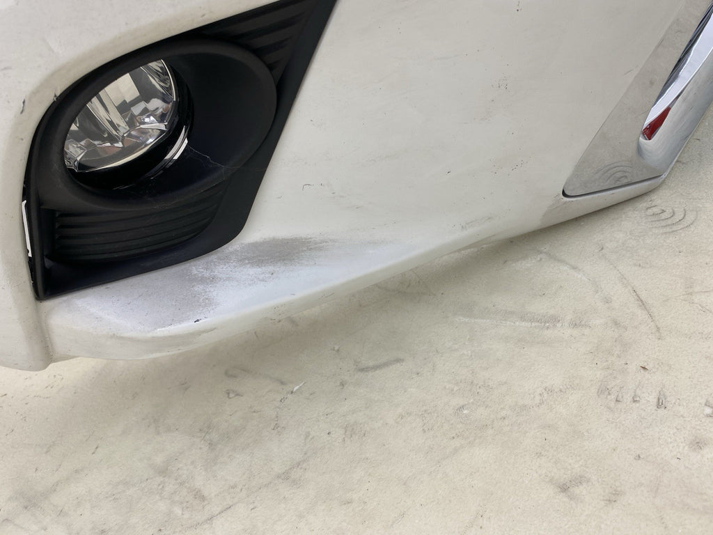 LEXUS CT200H COMPLETE FRONT BUMPER WITH GRILL & fog lights 2013-2017