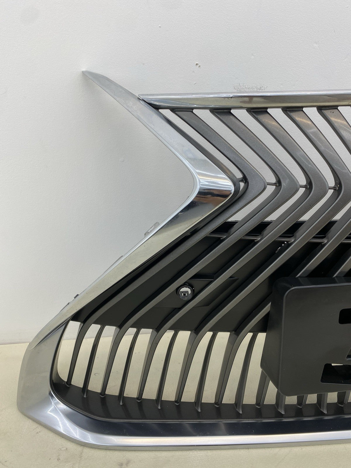 LEXUS ES300H FRONT BUMPER RADIATOR  ( GRILL )GENUINE 2019-2022