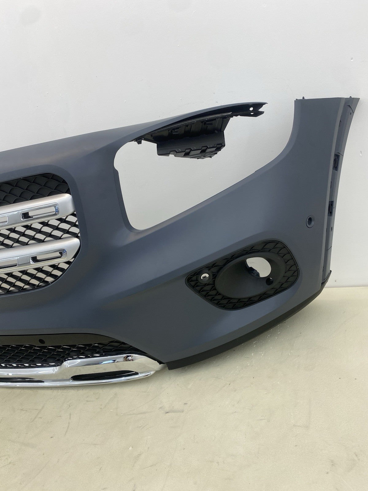 Mercedes Benz GLB X247 pre-facelift Complete front bumper Standard  2019-2023