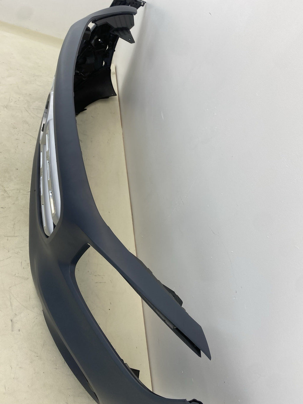 Mercedes Benz GLB X247 pre-facelift Complete front bumper Standard  2019-2023
