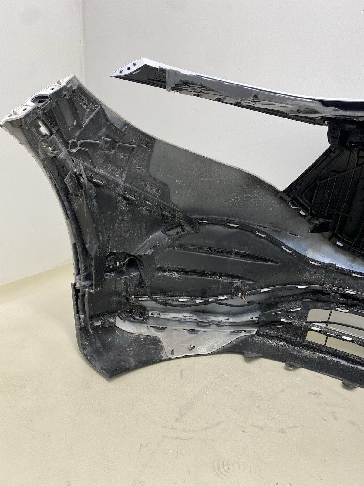 Mercedes Benz EQB AMG LINE W243 COMPLETE FRONT BUMPER WITH WIRE & SENSORS 24-ON