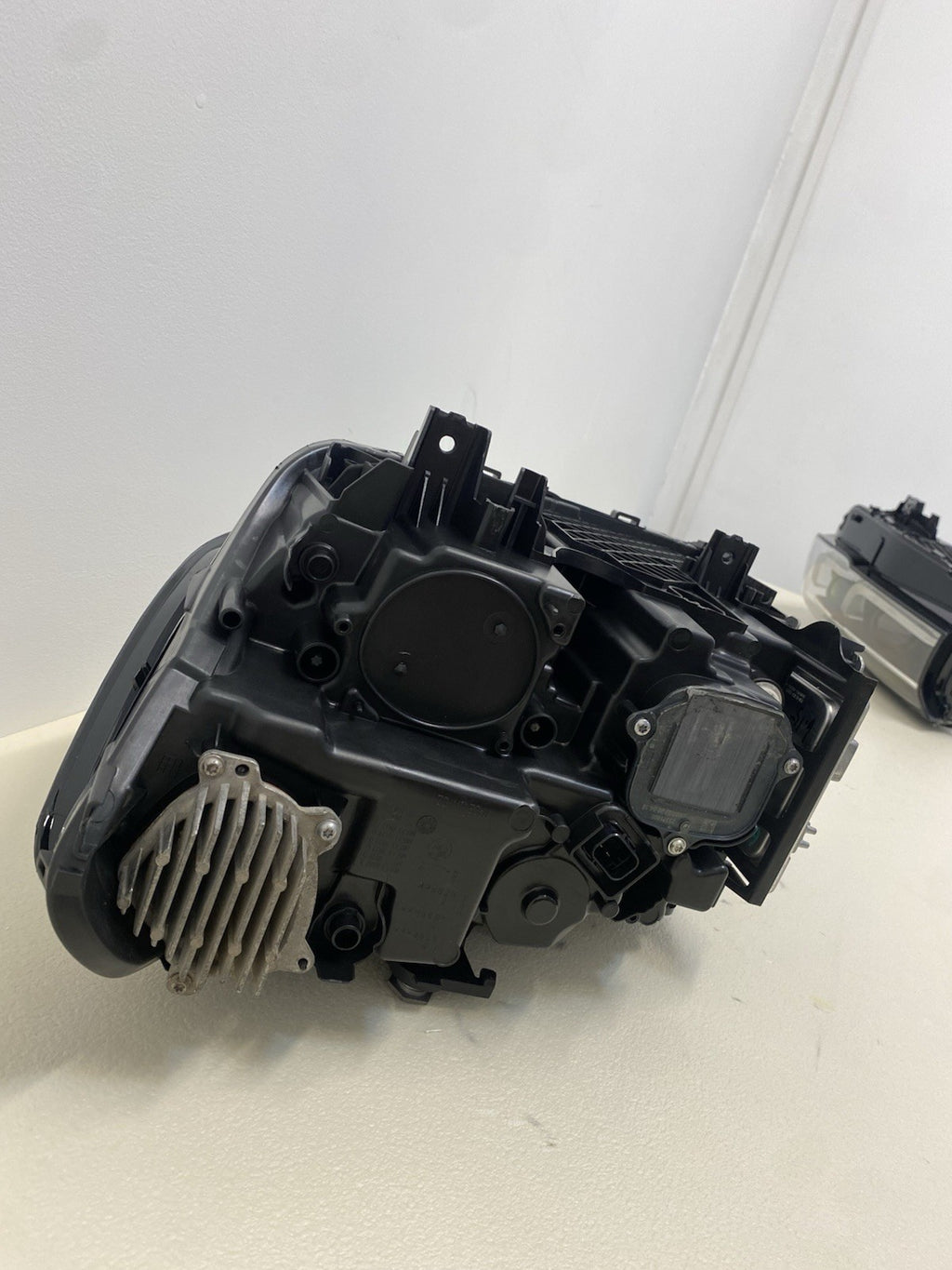 BMW G30 G31 G38 DRIVER SIDE HEADLIGHT LED COMPLETE WITH MODULE 2018-2023 GENUINE