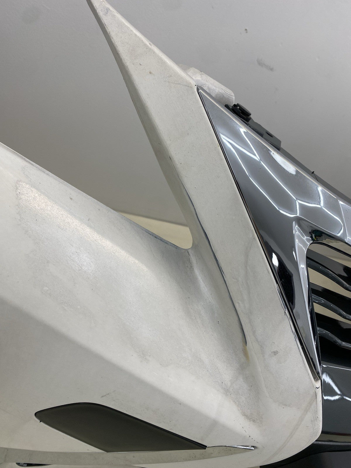 LEXUS CT200H COMPLETE FRONT BUMPER WITH GRILL & fog lights 2013-2017