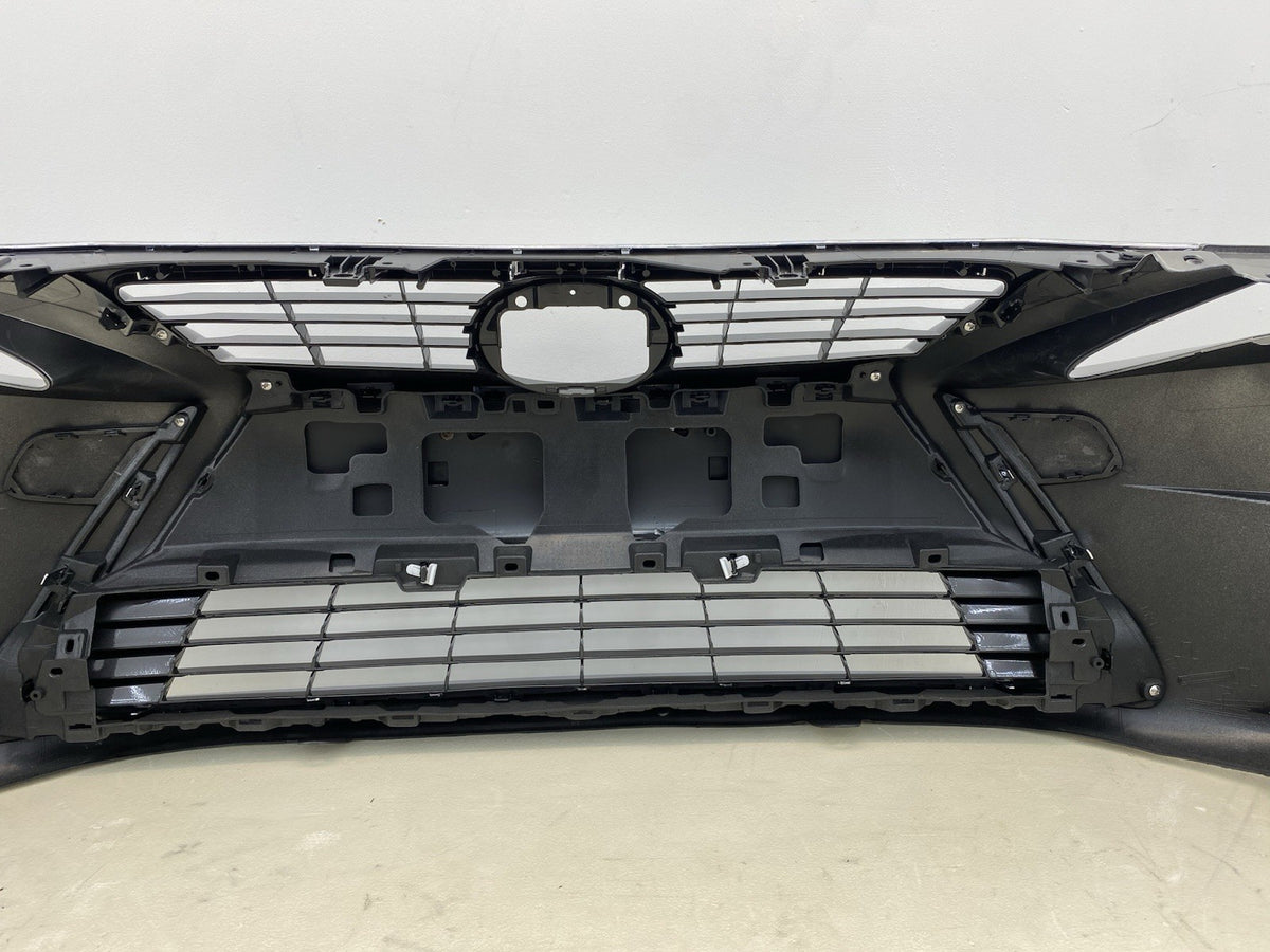 LEXUS CT200H COMPLETE FRONT BUMPER WITH GRILL & fog lights 2013-2017