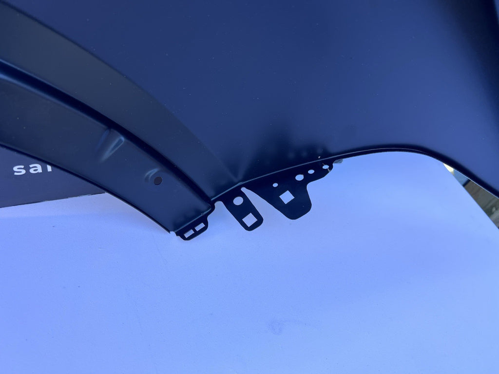 BMW X7 G07 2023- On Right front fender wing Brand New Aluminium