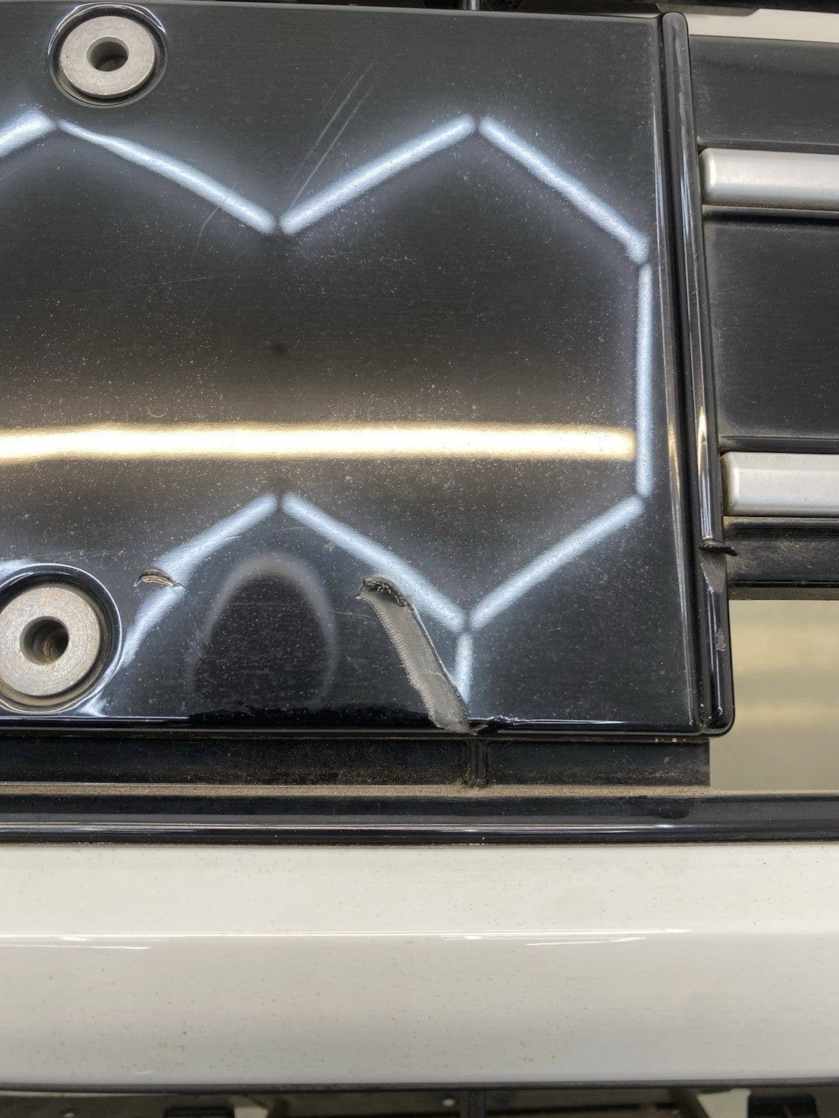 VOLKSWAGEN TIGUAN MK3 24-26 Complete Front Bumper In White With Sensors And Wire