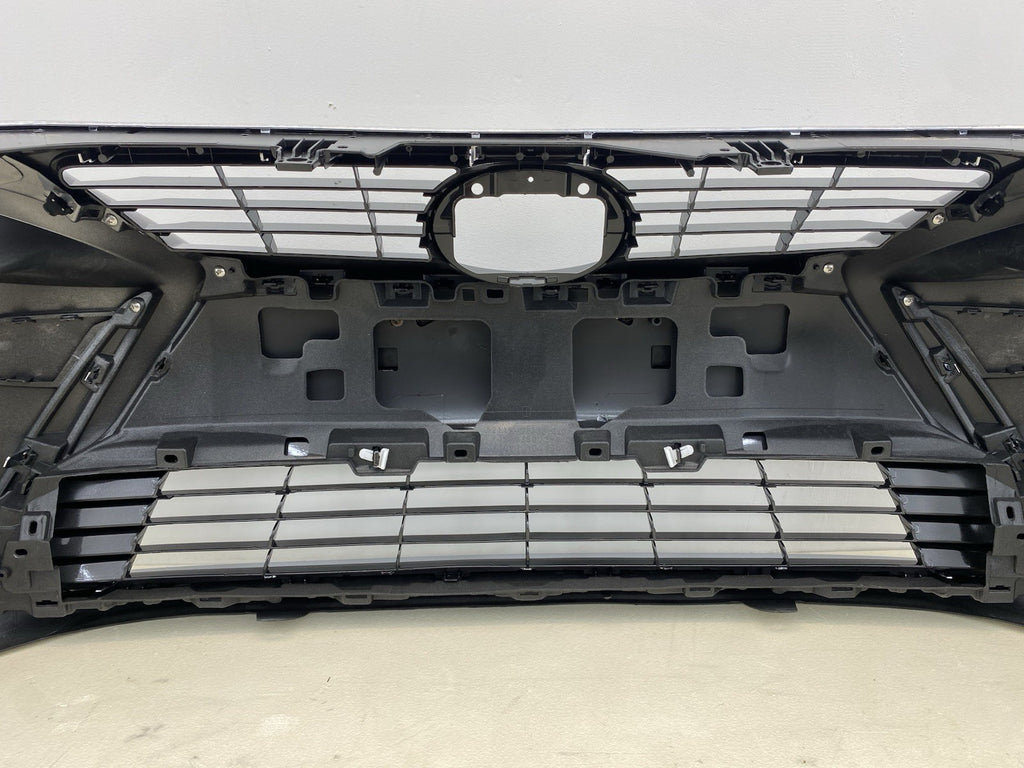 LEXUS CT200H COMPLETE FRONT BUMPER WITH GRILL & fog lights 2013-2017