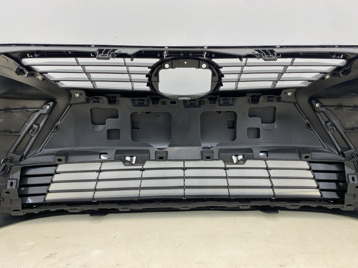 LEXUS CT200H COMPLETE FRONT BUMPER WITH GRILL & fog lights 2013-2017