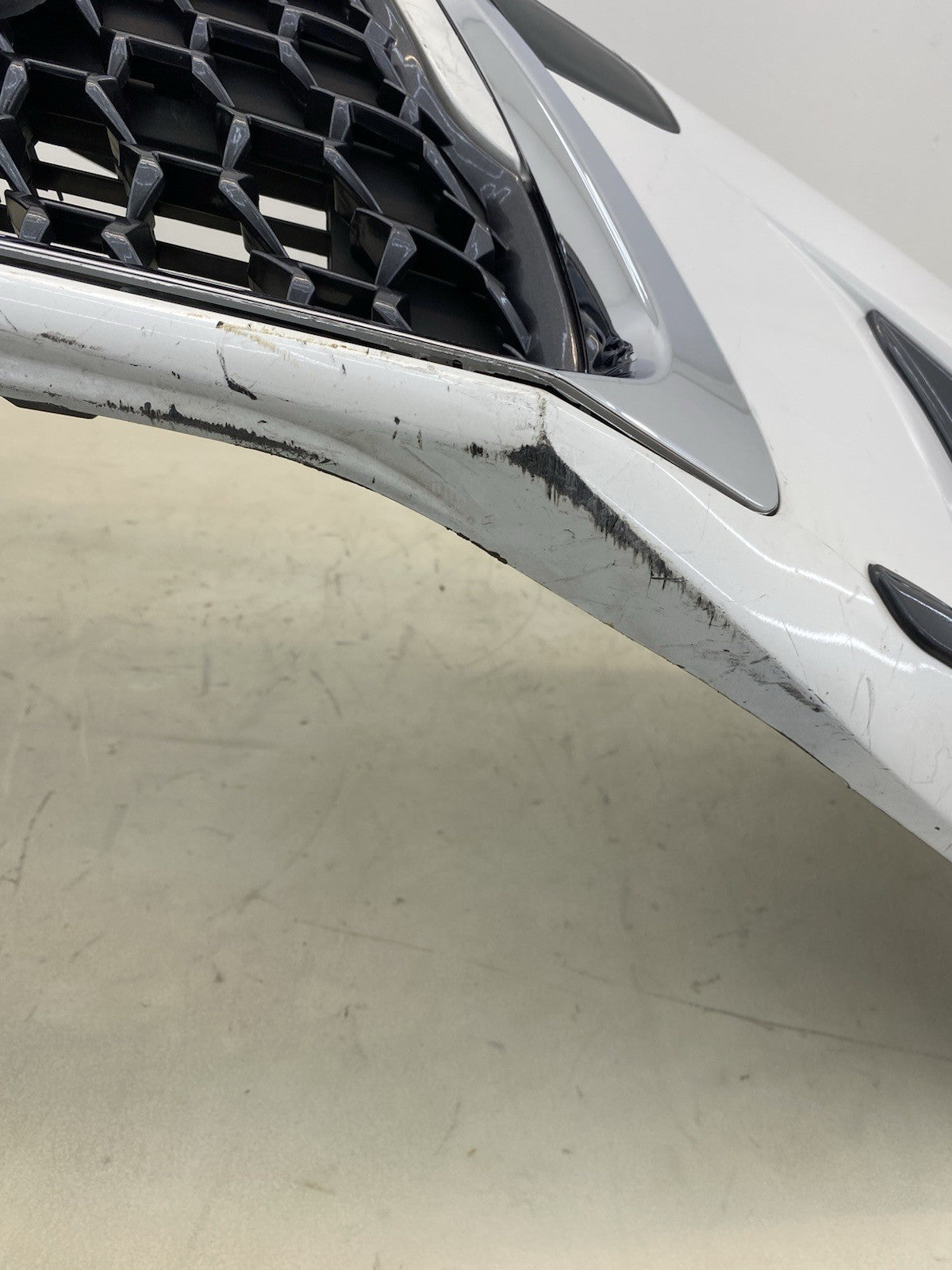 LEXUS CT200H COMPLETE FRONT BUMPER WITH GRILL& FOGLIGTHS 2018-2023