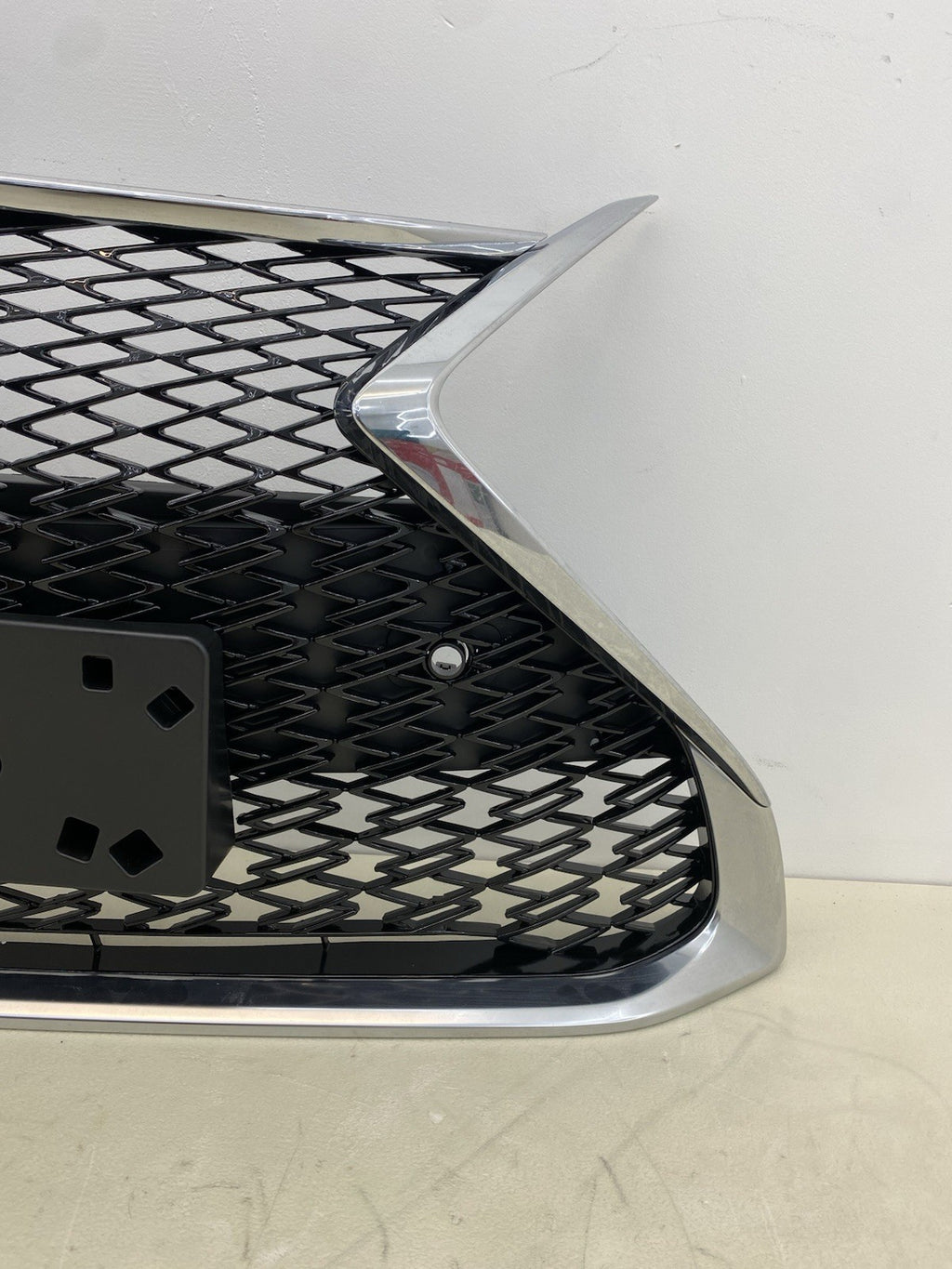 LEXUS ES300H F SPORT FRONT BUMPER RADIATOR  (GRILL) 2019 OWORDS
