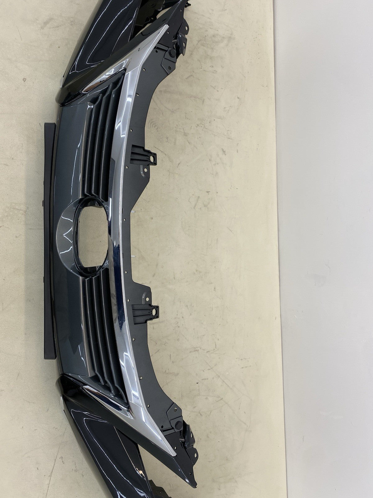 LEXUS CT200H COMPLETE FRONT BUMPER WITH GRILL & fog lights 2013-2017