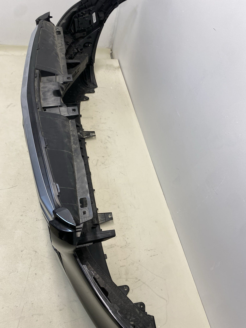 Mercedes Benz GLS X167 Facelift Complete Front Bumper With Wire & Sensor 2023-26