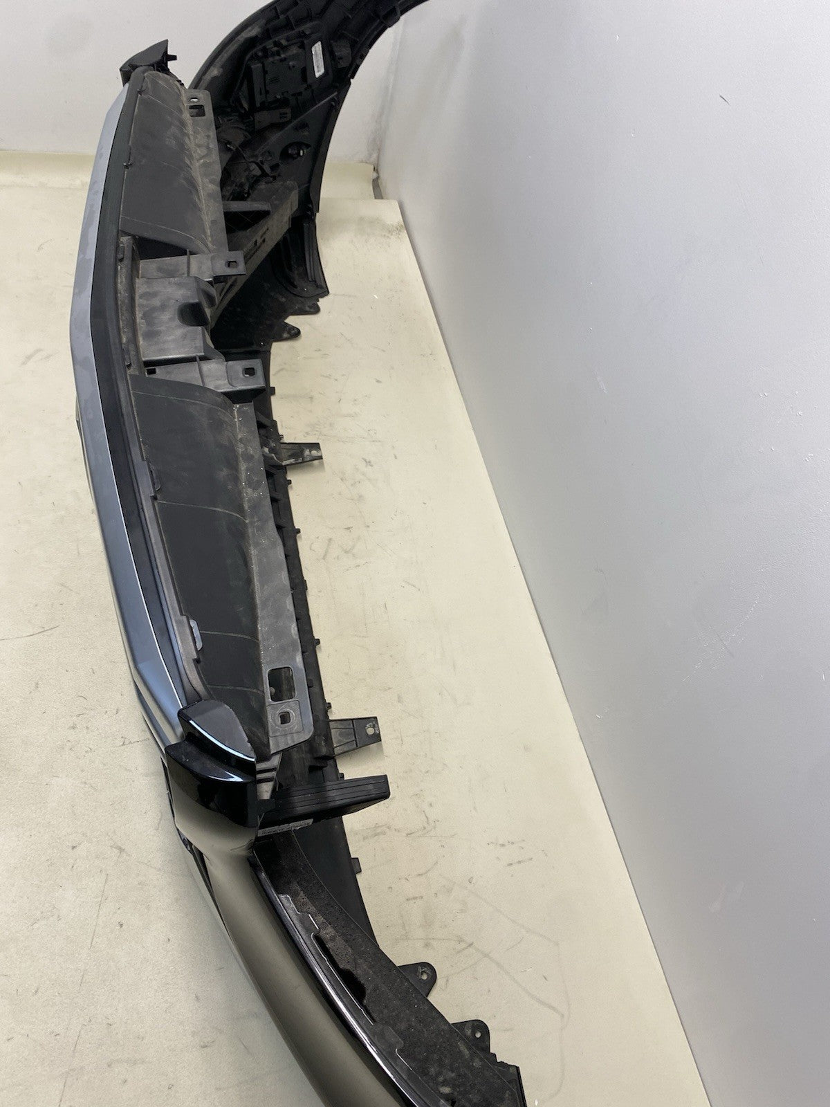 Mercedes Benz GLS X167 Facelift Complete Front Bumper With Wire & Sensor 2023-26