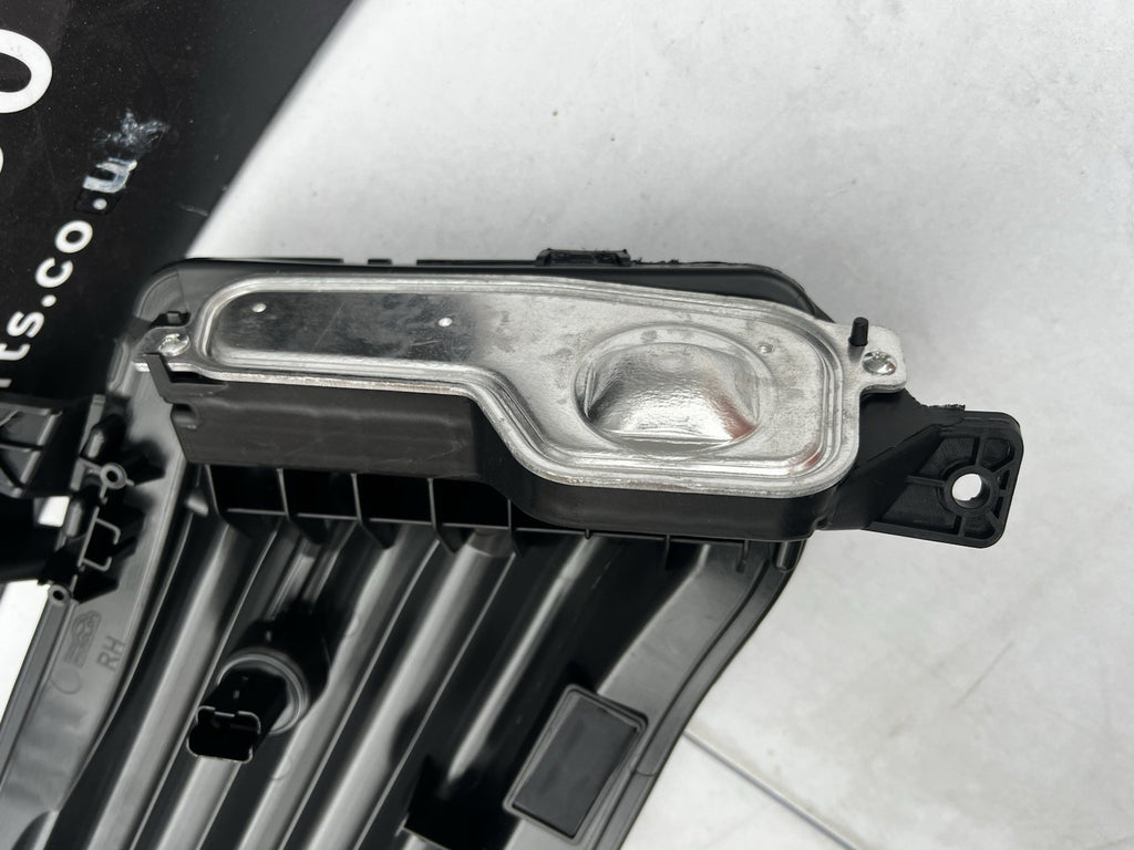 PEUGEOT 208 MK2 DRL DAYTIME RUNNING LED LIGHT DRIVER/ RIGHT 2024-2025 9851053980
