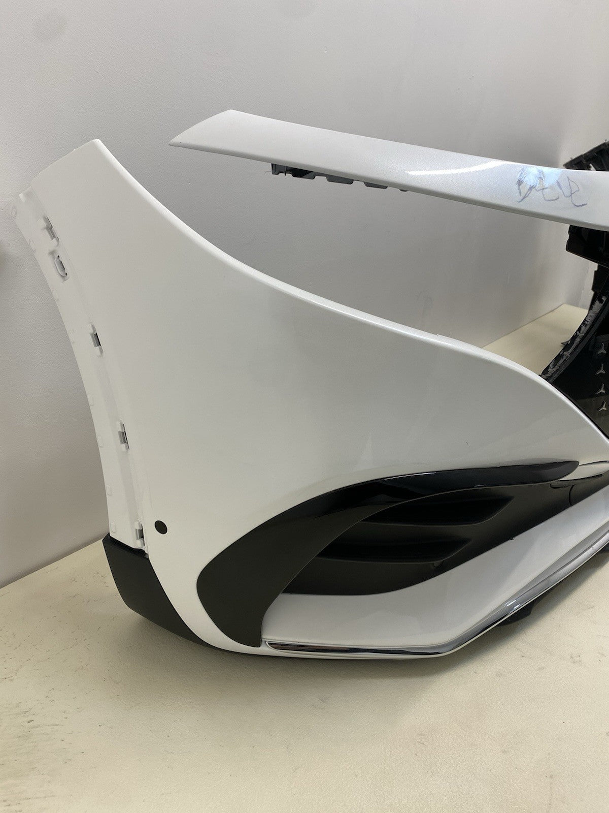Mercedes Benz EQB AMG LINE W243 COMPLETE FRONT BUMPER WITH WIRE & SENSORS 24-ON