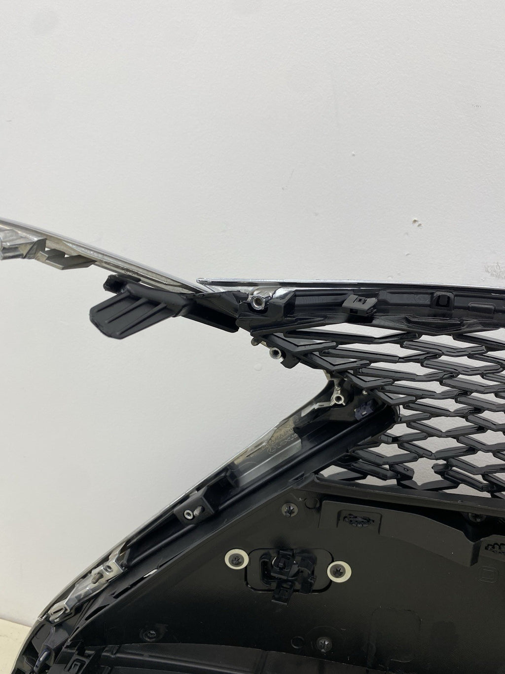 LEXUS ES300H F SPORT FRONT BUMPER RADIATOR  (GRILL) 2019 OWORDS