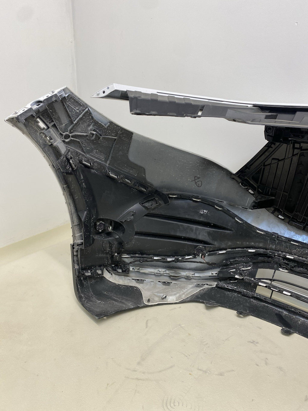 Mercedes Benz EQB AMG LINE W243 COMPLETE FRONT BUMPER WITH WIRE & SENSORS 24-ON