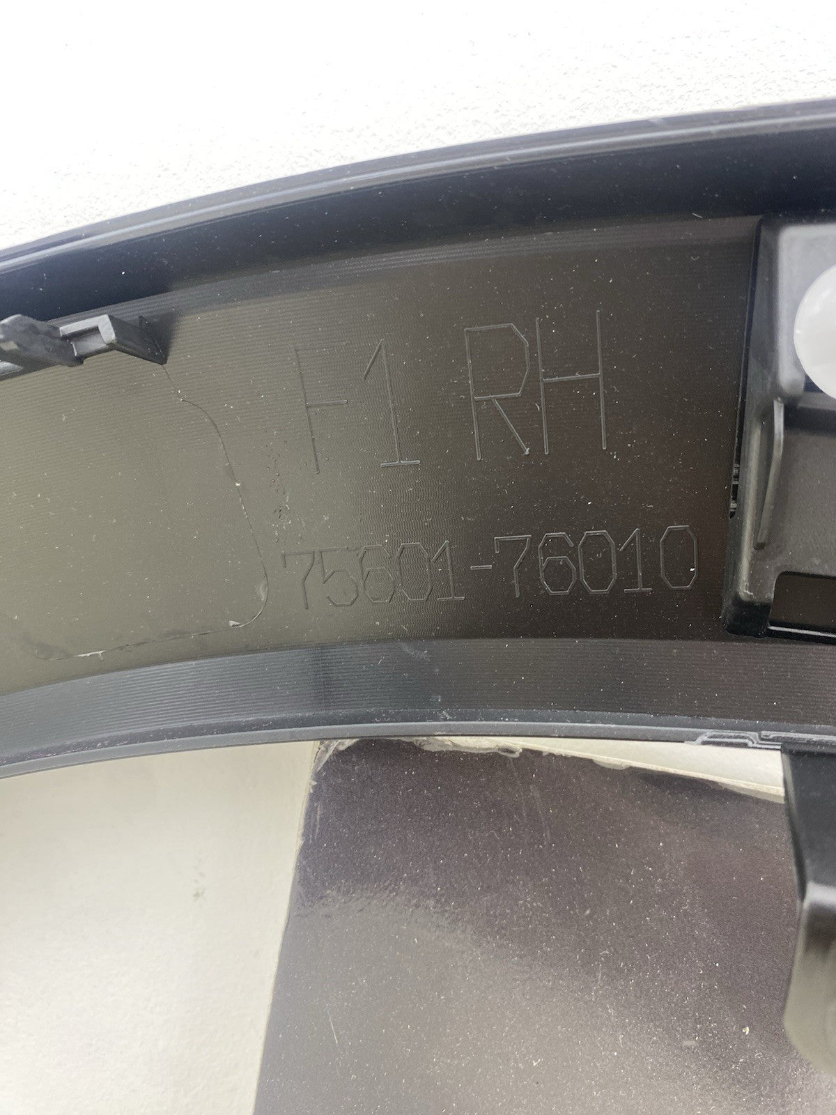 LEXUS UX 250H FRONT RIGHT WHEEL ARCH MOULDING  2019-2025 75601-76010