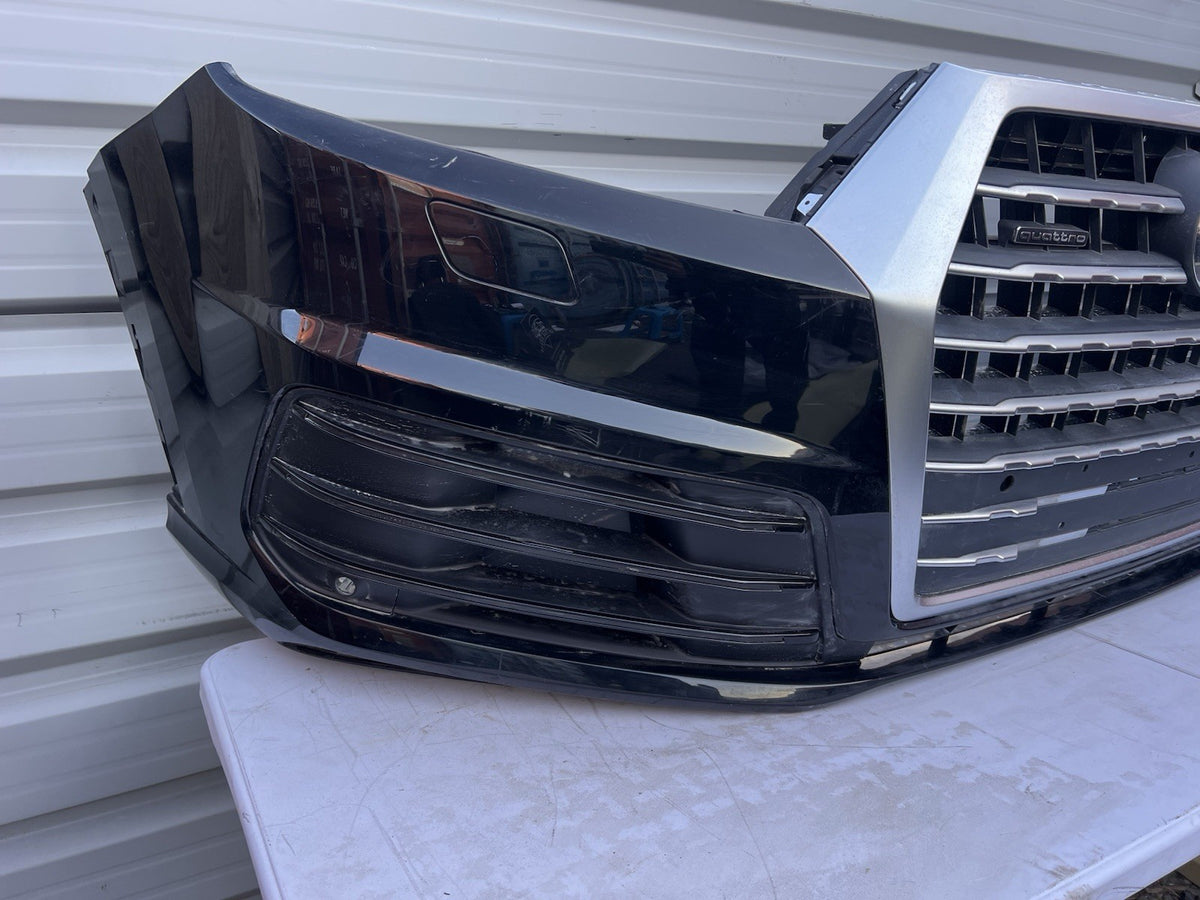 AUDI Q7 2016-2019 FRONT BUMPER IN BLACK WITH GRILLES AND BADGE